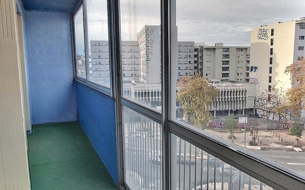 Appartement à louer    3 pièces • 53,85 m2 Marseille 10
