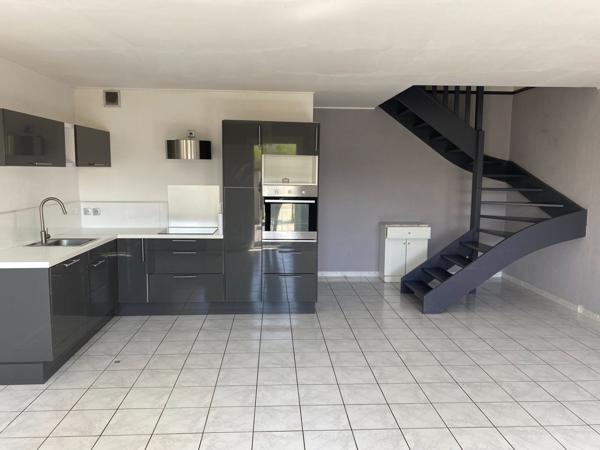 construction de 2000, maison T3+ jardin+parking privée