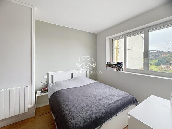 Ensemble de 3 appartements en copropriété dans un immeuble à Thizy