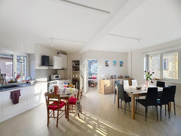 Ensemble de 3 appartements en copropriété dans un immeuble à Thizy