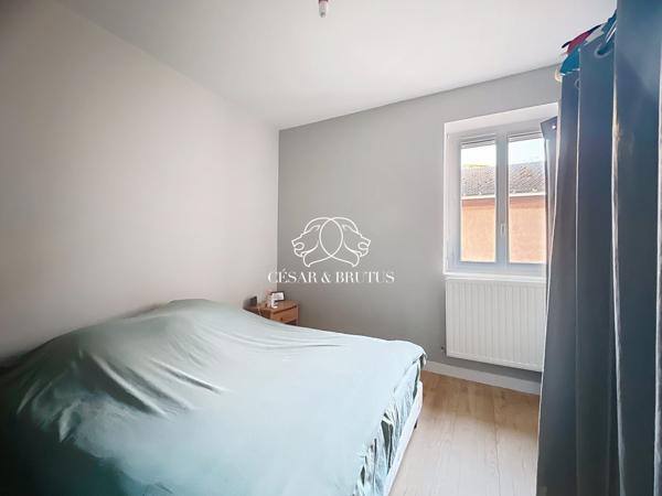 Ensemble de 3 appartements en copropriété dans un immeuble à Thizy