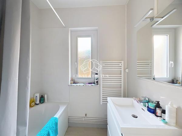 Ensemble de 3 appartements en copropriété dans un immeuble à Thizy