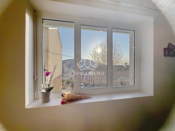 Ensemble de 3 appartements en copropriété dans un immeuble à Thizy