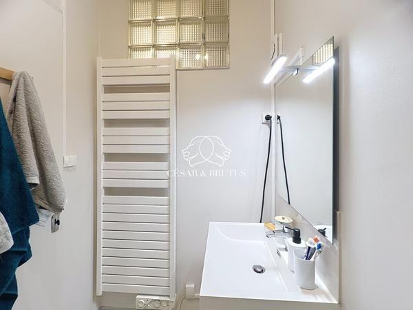 Ensemble de 3 appartements en copropriété dans un immeuble à Thizy