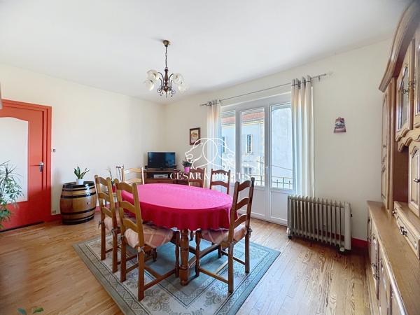 Ensemble de 3 appartements en copropriété dans un immeuble à Thizy