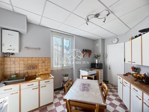 Ensemble de 3 appartements en copropriété dans un immeuble à Thizy