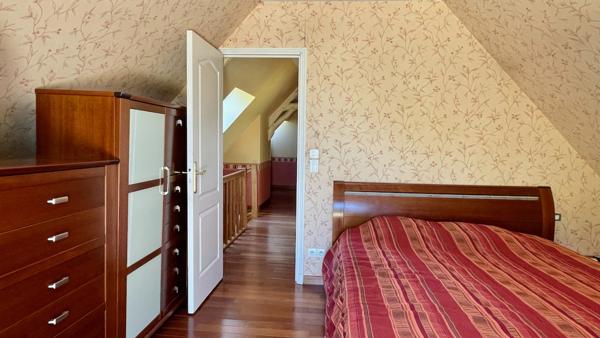Maison
                                                                                                                                                                                                                                                                                                                        8 pièce(s)                                                                                                                                                                                                          4 chambre(s)                                                                                                                                                                                                          182  m²