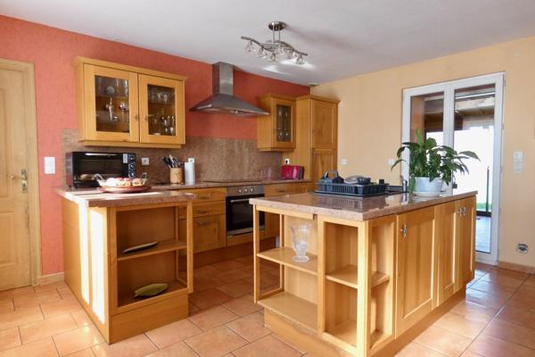 Maison
                                                                                                                                                                                                                                                                                                                        8 pièce(s)                                                                                                                                                                                                          4 chambre(s)                                                                                                                                                                                                          182  m²