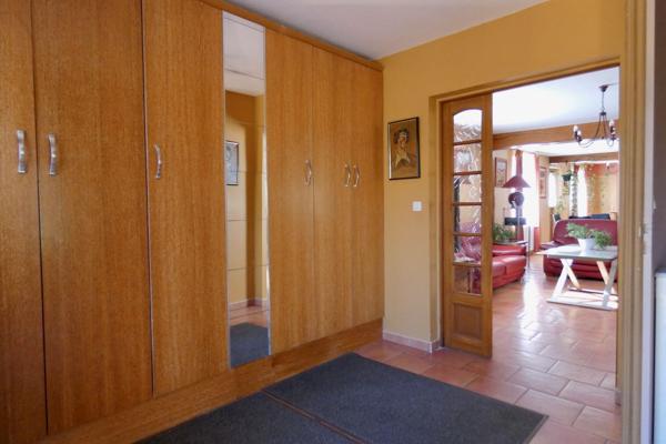 Maison
                                                                                                                                                                                                                                                                                                                        8 pièce(s)                                                                                                                                                                                                          4 chambre(s)                                                                                                                                                                                                          182  m²