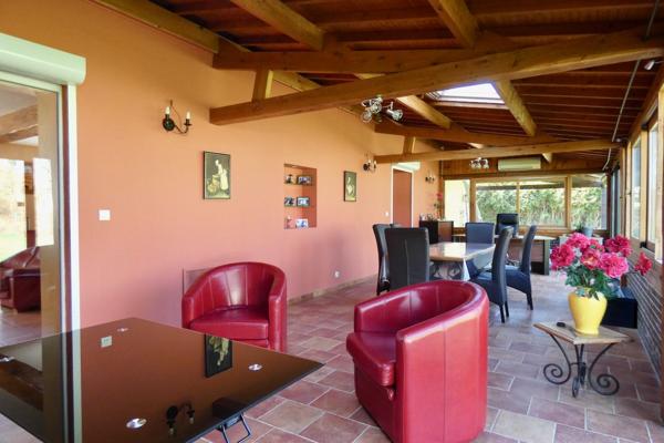 Maison
                                                                                                                                                                                                                                                                                                                        8 pièce(s)                                                                                                                                                                                                          4 chambre(s)                                                                                                                                                                                                          182  m²