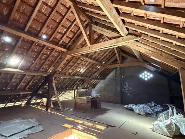 Corps de ferme avec locaux et appartement