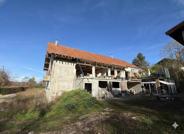 Corps de ferme avec locaux et appartement