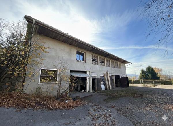 Corps de ferme avec locaux et appartement