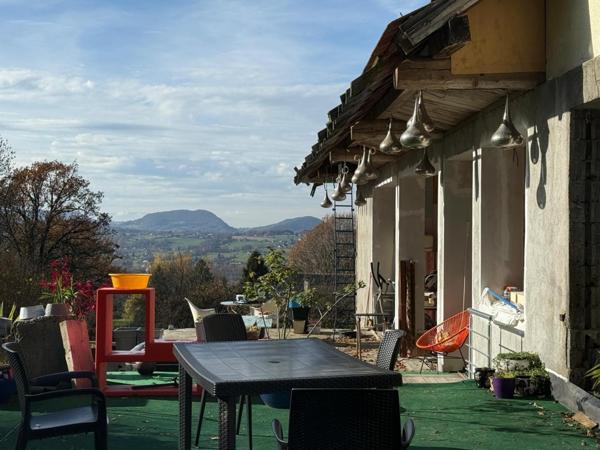 Corps de ferme avec locaux et appartement