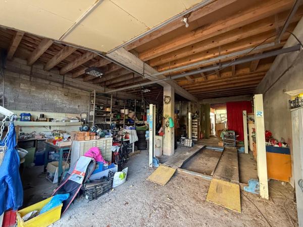 Corps de ferme avec locaux et appartement