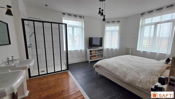 Superbe maison bourgeoise T7, cour et garage avec combles aménageables