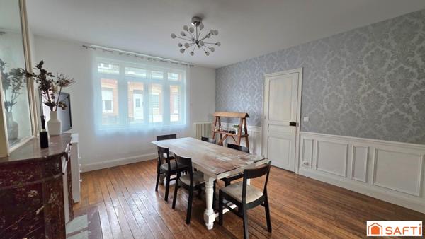 Superbe maison bourgeoise T7, cour et garage avec combles aménageables