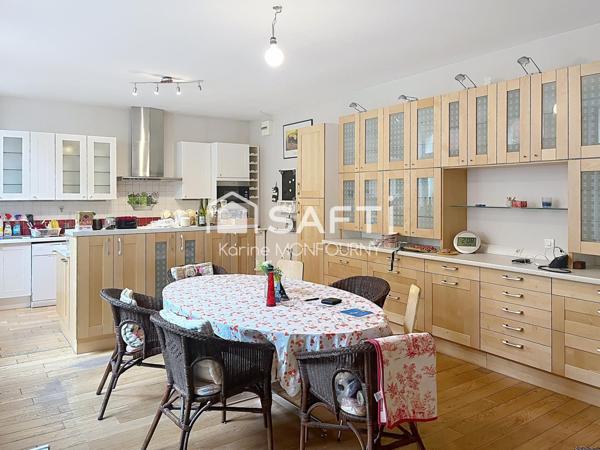 Grande maison en coeur de ville avec garage et patio