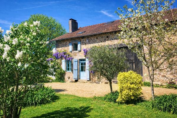 Maison en pierre avec grange et possibilité de gîtes – Piégut-Pluviers (Dordogne)