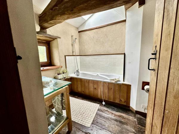 Maison en pierre avec grange et possibilité de gîtes – Piégut-Pluviers (Dordogne)