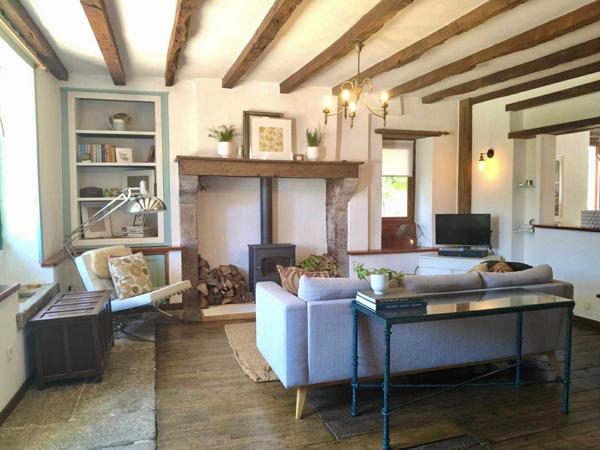 Maison en pierre avec grange et possibilité de gîtes – Piégut-Pluviers (Dordogne)