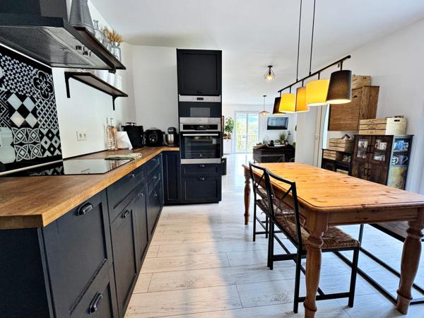 Entre mer et montagne : maison avec piscine, grand terrain et panorama d’exception