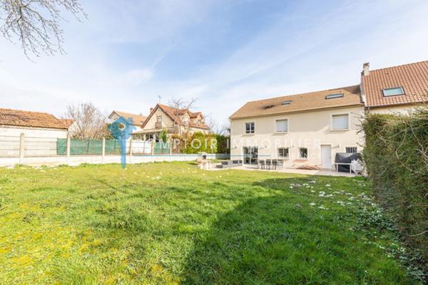 Maison
                                                                                                                                                                                                                                                                                                                        6 pièce(s)                                                                                                                                                                                                          4 chambre(s)                                                                                                                                                                                                          200  m²