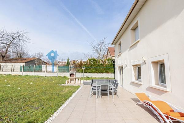 Maison
                                                                                                                                                                                                                                                                                                                        6 pièce(s)                                                                                                                                                                                                          4 chambre(s)                                                                                                                                                                                                          200  m²