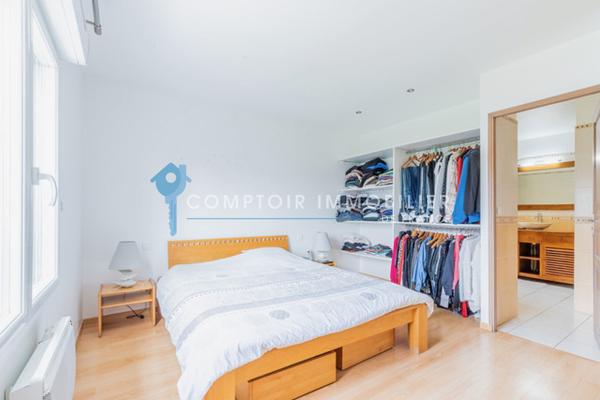 Maison
                                                                                                                                                                                                                                                                                                                        6 pièce(s)                                                                                                                                                                                                          4 chambre(s)                                                                                                                                                                                                          200  m²