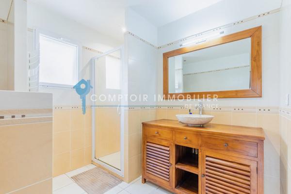 Maison
                                                                                                                                                                                                                                                                                                                        6 pièce(s)                                                                                                                                                                                                          4 chambre(s)                                                                                                                                                                                                          200  m²