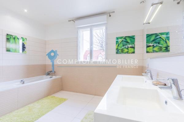 Maison
                                                                                                                                                                                                                                                                                                                        6 pièce(s)                                                                                                                                                                                                          4 chambre(s)                                                                                                                                                                                                          200  m²