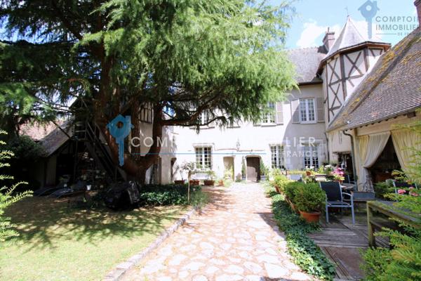 Propriete
                                                                                                                                                                                                                                                                                                                        9 pièce(s)                                                                                                                                                                                                          5 chambre(s)                                                                                                                                                                                                          190  m²