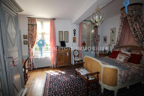 Propriete
                                                                                                                                                                                                                                                                                                                        9 pièce(s)                                                                                                                                                                                                          5 chambre(s)                                                                                                                                                                                                          190  m²