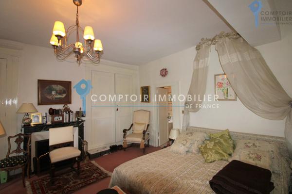 Propriete
                                                                                                                                                                                                                                                                                                                        9 pièce(s)                                                                                                                                                                                                          5 chambre(s)                                                                                                                                                                                                          190  m²
