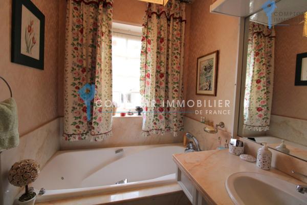 Propriete
                                                                                                                                                                                                                                                                                                                        9 pièce(s)                                                                                                                                                                                                          5 chambre(s)                                                                                                                                                                                                          190  m²