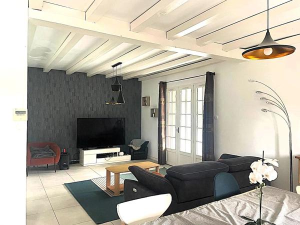 Maison de plain pied, jardin, piscine, jacuzzi