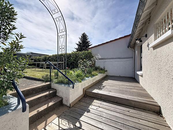 Nantes Nord : Exclusivité ! Maison rénovée avec goût 3 chambres, garage et percelle de 300 m² !  Proche toutes commodités.