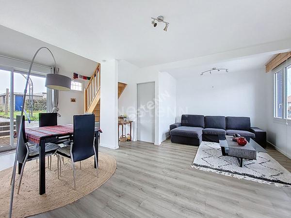 Nantes Nord : Exclusivité ! Maison rénovée avec goût 3 chambres, garage et percelle de 300 m² !  Proche toutes commodités.