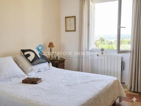 Villa
                                                                                                                                                                                                                                                                                                                        5 pièce(s)                                                                                                                                                                                                          5 chambre(s)                                                                                                                                                                                                          148  m²