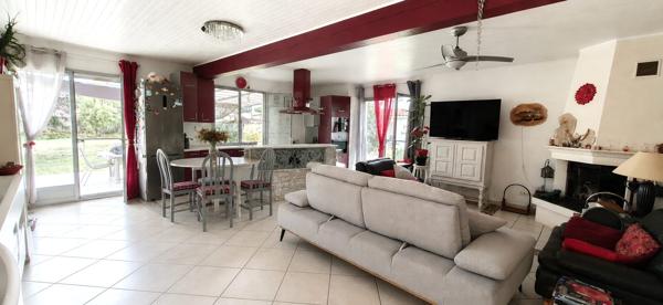 PIA (66) – Maison de plain-pied 4 faces sur un magnifique terrain arboré de plus de 2 000 m²