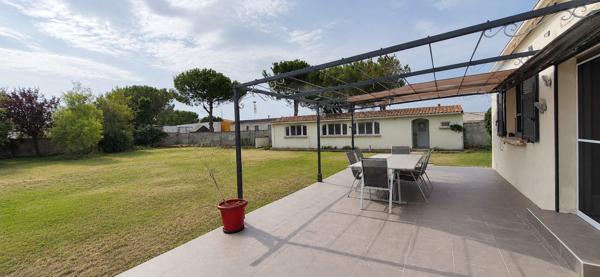 PIA (66) – Maison de plain-pied 4 faces sur un magnifique terrain arboré de plus de 2 000 m²
