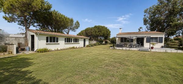 PIA (66) – Maison de plain-pied 4 faces sur un magnifique terrain arboré de plus de 2 000 m²