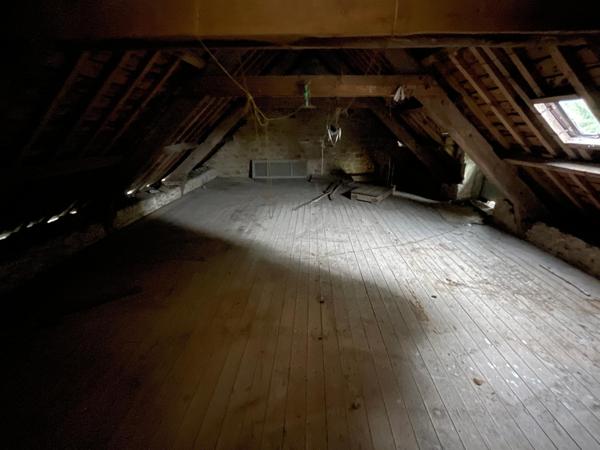 MAISON DE VILLE A RENOVER ENTIEREMENT+ TERRAIN CONSTRUCTIBLE