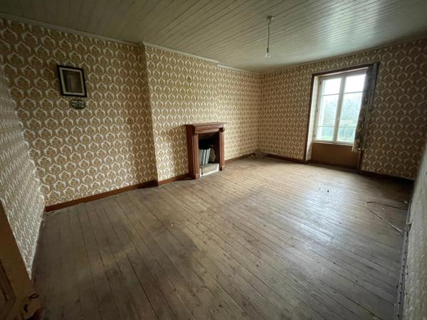 MAISON DE VILLE A RENOVER ENTIEREMENT+ TERRAIN CONSTRUCTIBLE