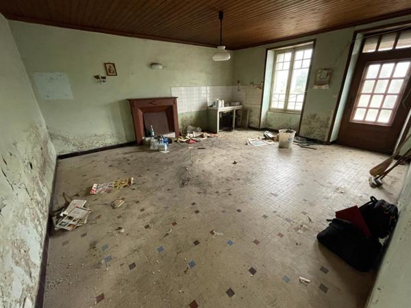 MAISON DE VILLE A RENOVER ENTIEREMENT+ TERRAIN CONSTRUCTIBLE