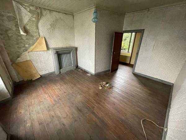 MAISON DE VILLE A RENOVER ENTIEREMENT+ TERRAIN CONSTRUCTIBLE