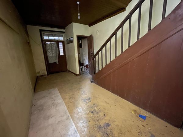 MAISON DE VILLE A RENOVER ENTIEREMENT+ TERRAIN CONSTRUCTIBLE