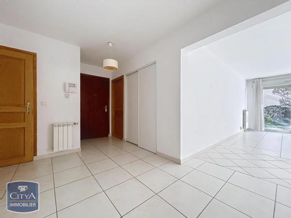 Appartement à louer 4 pièces 93.96m² Nîmes (30000)
