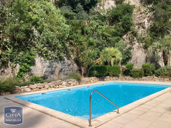 Appartement à louer 4 pièces 93.96m² Nîmes (30000)