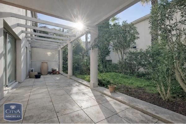 Appartement à louer 4 pièces 93.96m² Nîmes (30000)